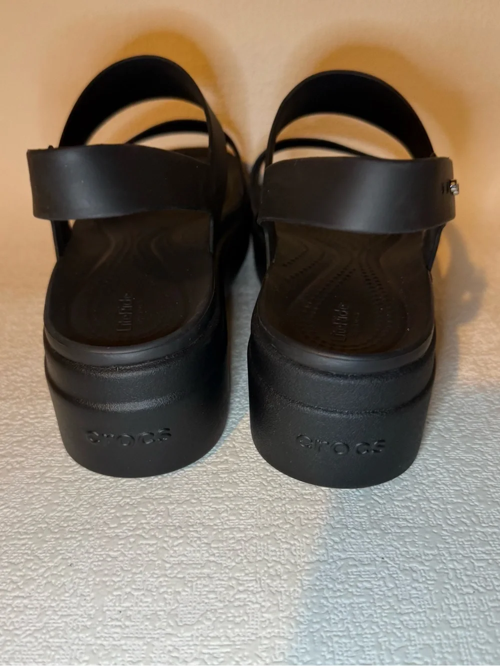 Crocs Brooklyn Low Wedge Platform Sandals Black Women’s Size 10 LiteRide